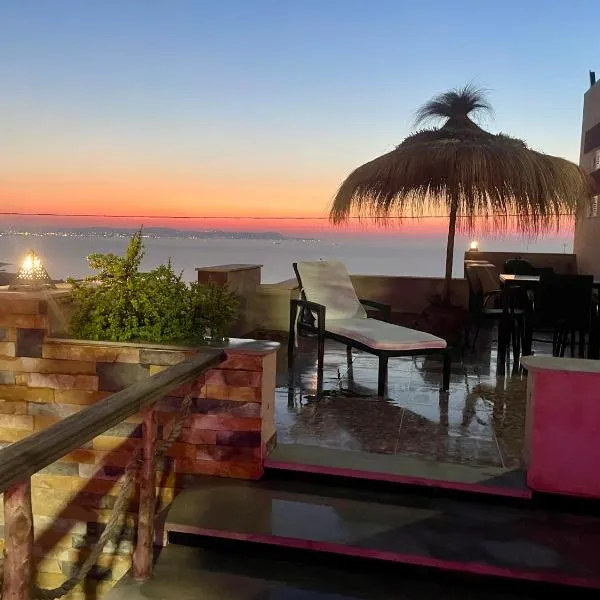 Master Suite in Bellavista Andalucia with Pool and Beach, hotel v destinaci Al Matlīn