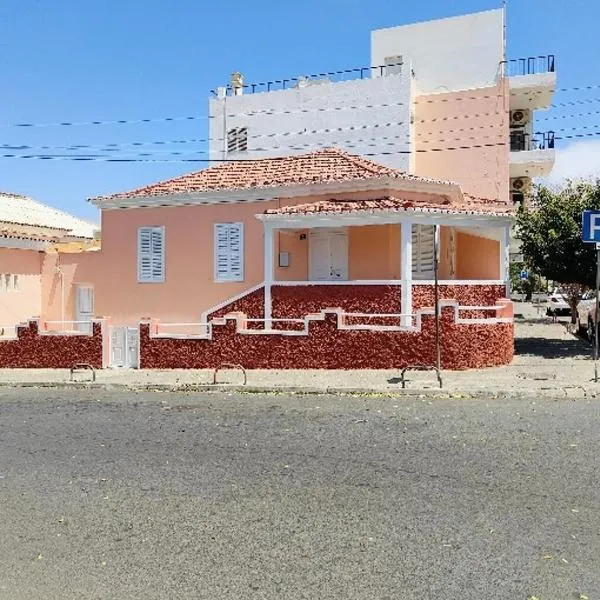 Vivenda Paraíso, Charming house on the Plateau, hotel v destinaci Praia