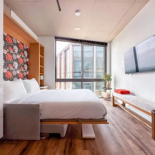 River & City View Suite - The Wharf DC by Monthier, hotel i Washington