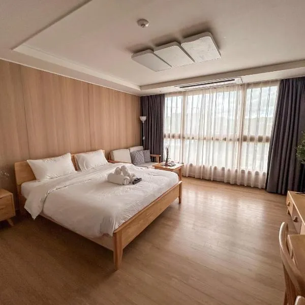 D' Heights Monterrace Lake Condo, hotel in Mabalacat