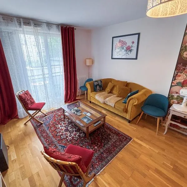 Spacieux et calme, style parisien, toutes commodités, idéal pour un séjour authentique, hotel in Saint-Denis