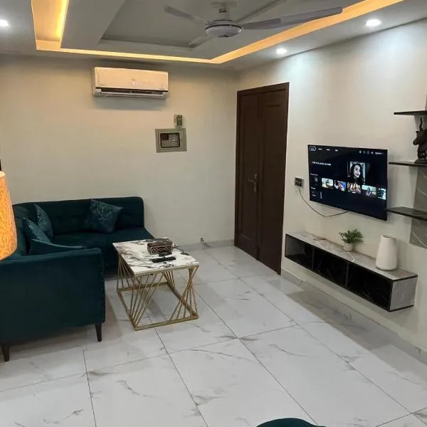Staycation Apartments, hotel in Lahore