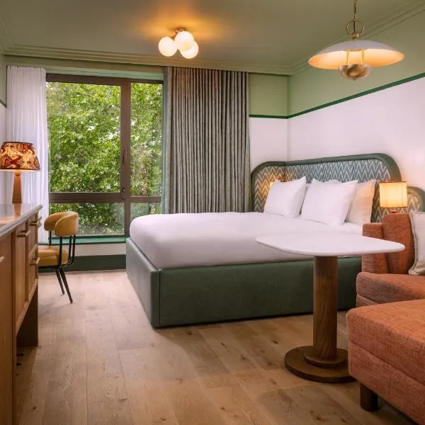 The July - London Victoria, hotel in London