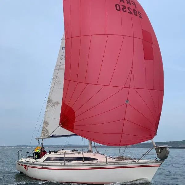 Voilier Rush Régate Capobar, hôtel à Boulogne-sur-Mer