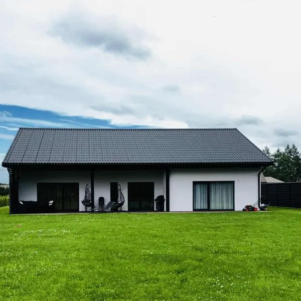 Pajulille Holiday Home Pärnu, Hotel in Eametsa