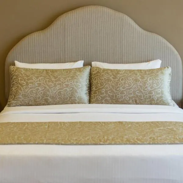 Hotel The Belwoood Near IGI Delhi Airport, hotel in New Delhi