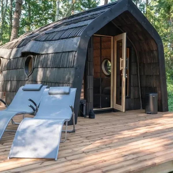 Hundi Holiday Home Cabin "Paat", hotel en Hiiessaare