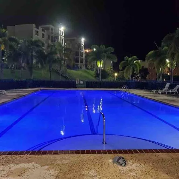 Costa Brava Beach & Pool Apartment 24-402, hotel in Ceiba