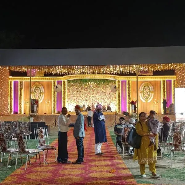 Shivansh Palace HomeStay & Marriage Garden, מלון בקאג'וראהו