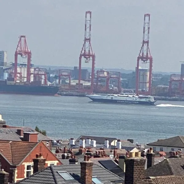 Superior, spacious apartment in New Brighton, near Liverpool, hotel v destinaci New Brighton