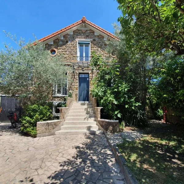 Belle maison meulière 135m2, Hotel in Livry-Gargan