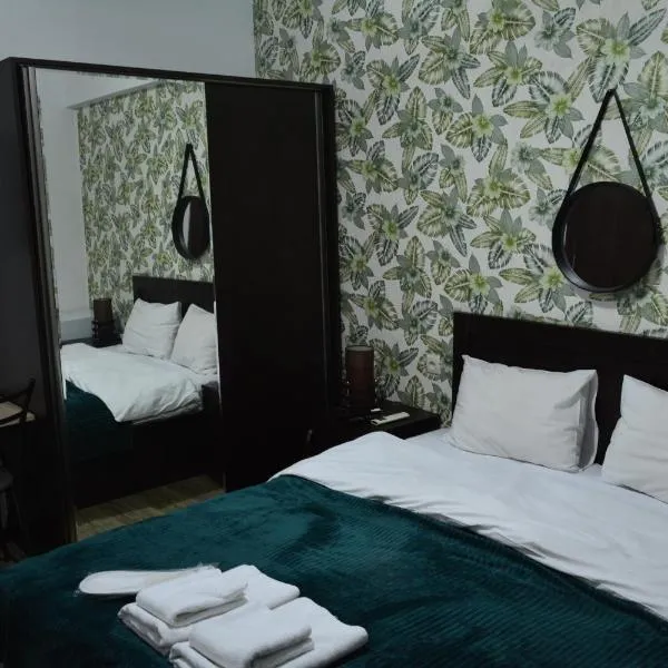 Nino's Hotel On Tsamebuli, hotel di Tbilisi City