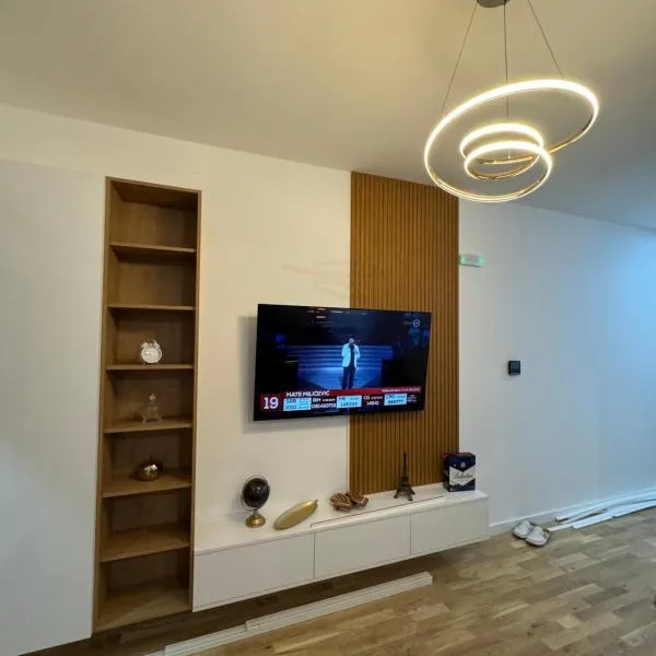 Lux stan、バールのホテル