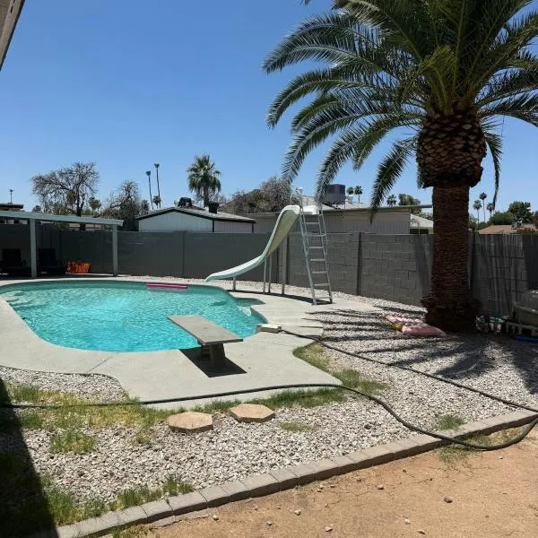 Beautiful house in Glendale AZ, ξενοδοχείο σε Γκλέντεϊλ