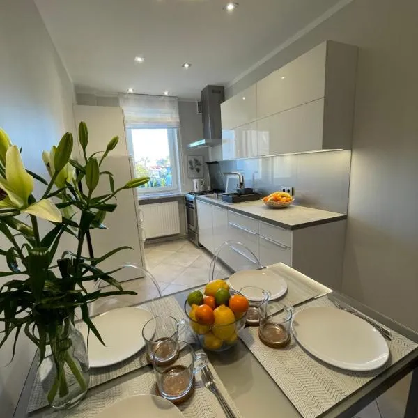 POKOJE i APARTAMENTY LIMONKA do plaży 900m STOCZNIOWCÓW 13, hotel v Gdyni