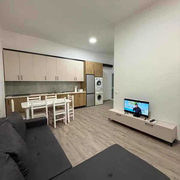 Amar's Apartment - 6 Guests, 2 Rooms, Durres Beach, hotel v destinaci Durrës