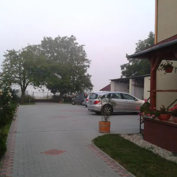 Globus Guesthouse, Vendégház, hotel v destinaci Sormás