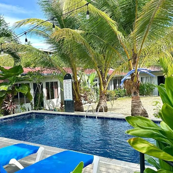 Rooms & Pool Macaws, khách sạn ở Uvita