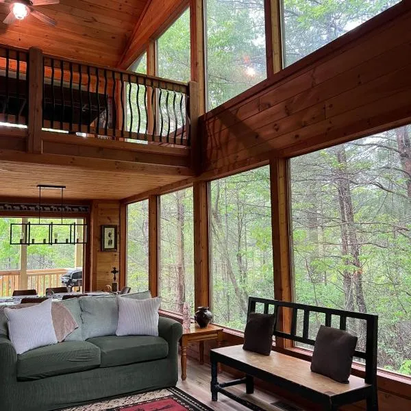 Endless Views Cabin、Sautee Nacoocheeのホテル