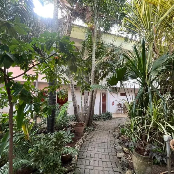 27 Cafe Zanzibar Airport Hotel, hotel in Zanzibar City