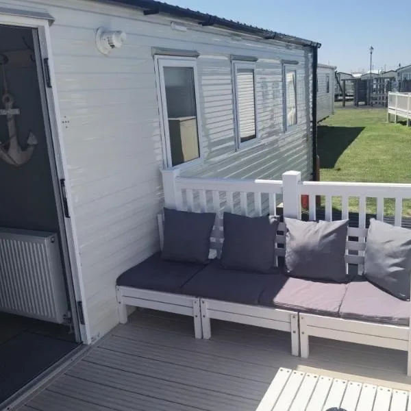 Big Boss Caravan-Camber Sands,Sleep 8, Free Wi-Fi, Netflix, Parking, hotel a Camber