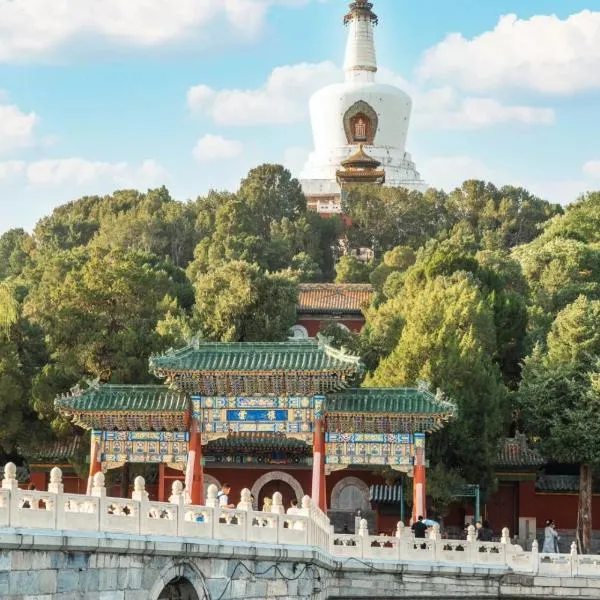 East Sacred Hotel-Very close to the Drum Tower,The Lama Temple,Houhai Bar Street,Nanluoguxiang,Tiananmen Square and the Forbidden City, and the subway st ation is also very close, hotel in Beijing