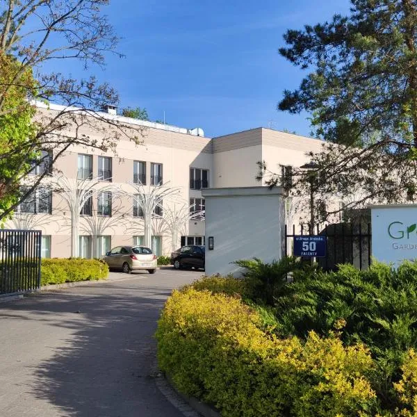 Green Garden Hotel, hotel in Raszyn