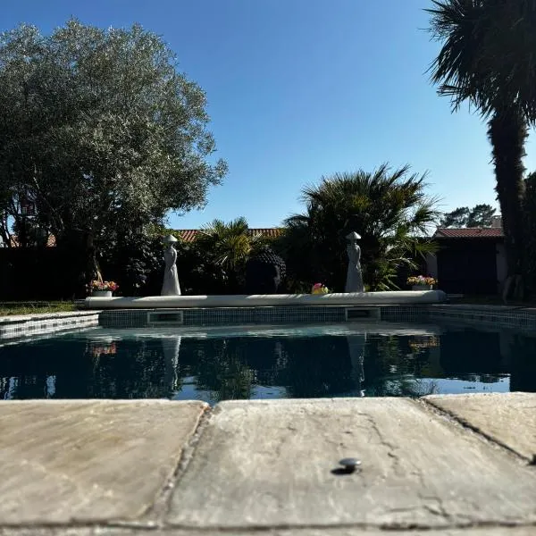 Superbe villa 6 personnes proche océan et lac, hôtel à Linxe