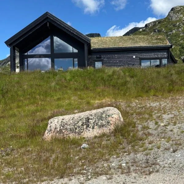 Part of a cabin is rented, hotel in Fidjeland