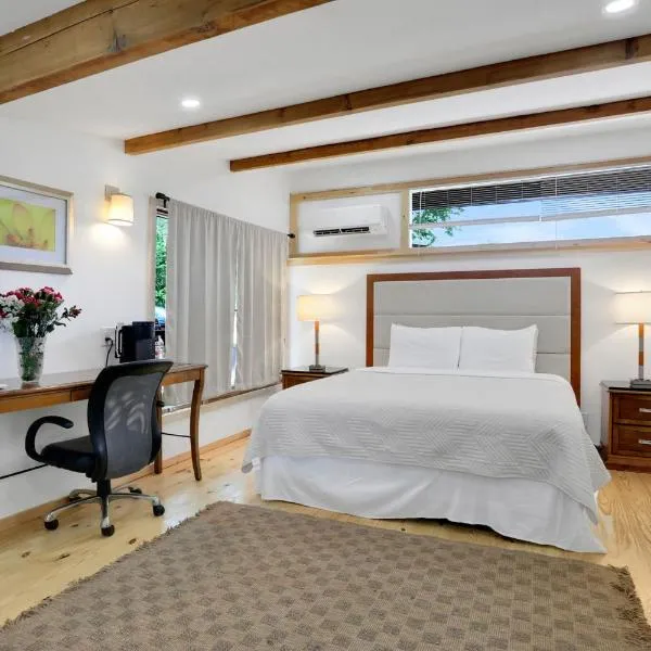 OverLookHotel Hudson Valley LLC, hotel in Saugerties