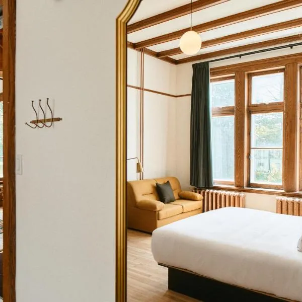 Hôtel Château Cran Chaud Chicoutimi, hotel in Saguenay