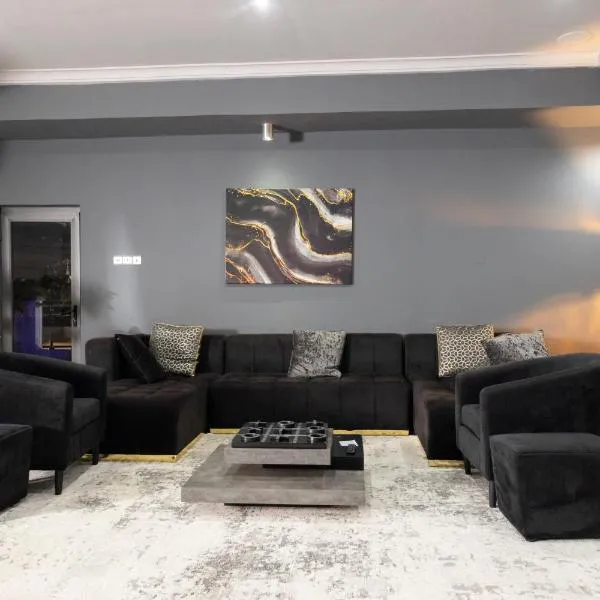 Self made Estates, hotel in Accra