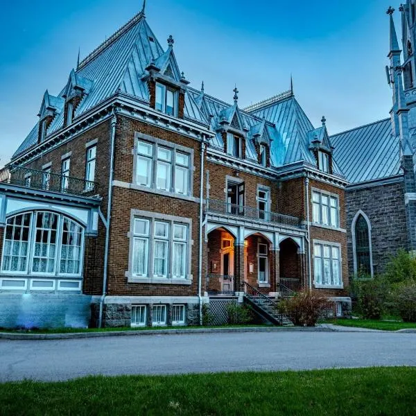 Hôtel Château Cran Chaud Chicoutimi, hotel en Saguenay
