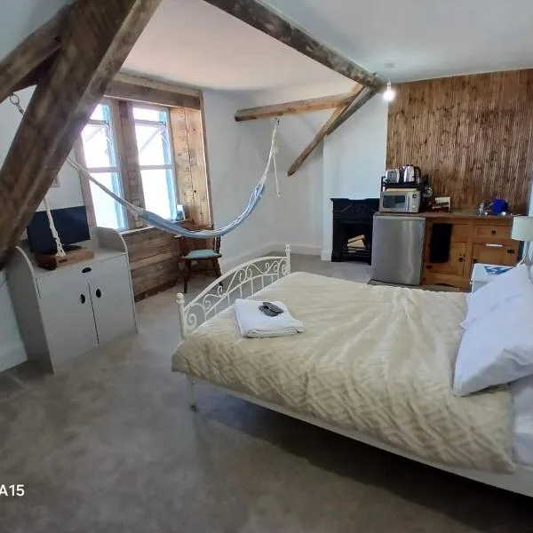 Eagles Nest Sea view with ensuite 3rd floor, ξενοδοχείο σε Pwllheli