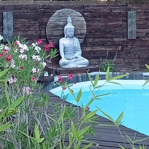 La guitoune, hotel v destinaci Laroque