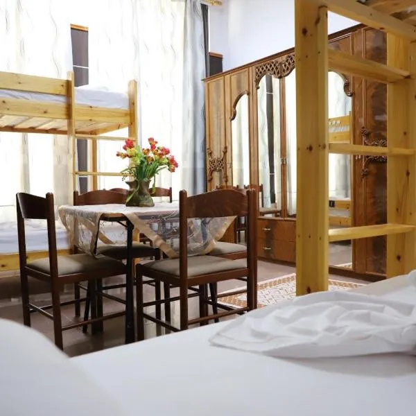 Univers Hostel, ξενοδοχείο σε Berat