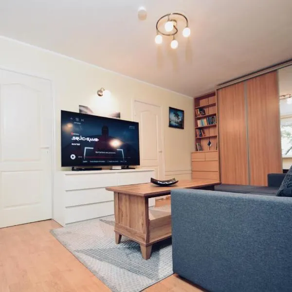 Spacious apartment with balcony, hotel in Tallinn