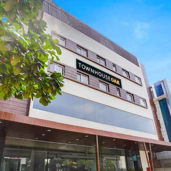 Townhouse OAK XOTEL near silk board metro, hotel in Bangalore
