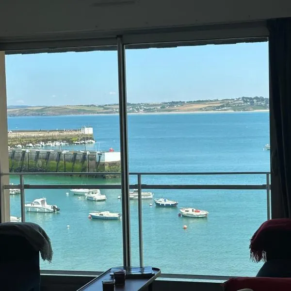 Appartement Design VIII - Port Rosmeur - Sublime vue Mer, Hotel in Douarnenez