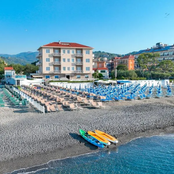 Hotel La Baia, hotel v destinaci Diano Marina