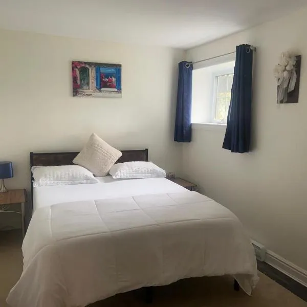 Central Halifax one Bedroom apartment in Clayton Park, hotel u gradu Halifaks