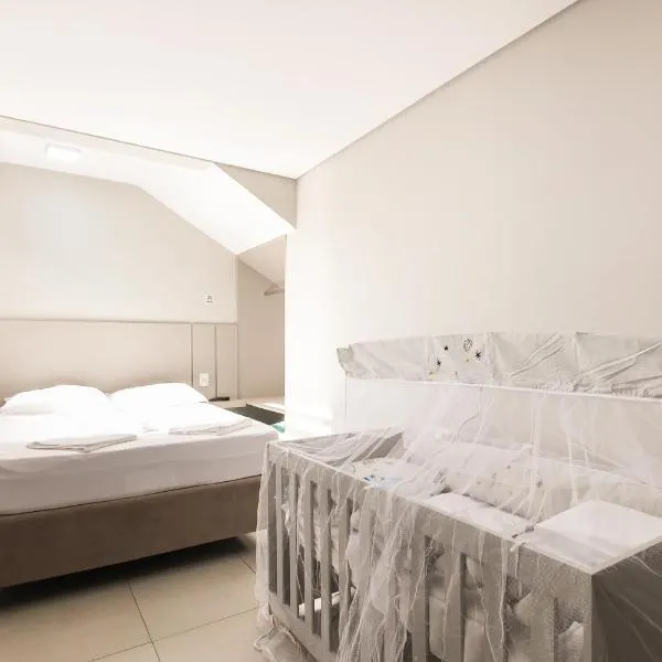Lou Suítes - Suíte 02 - Conforto, hotel v destinaci Guarapuava