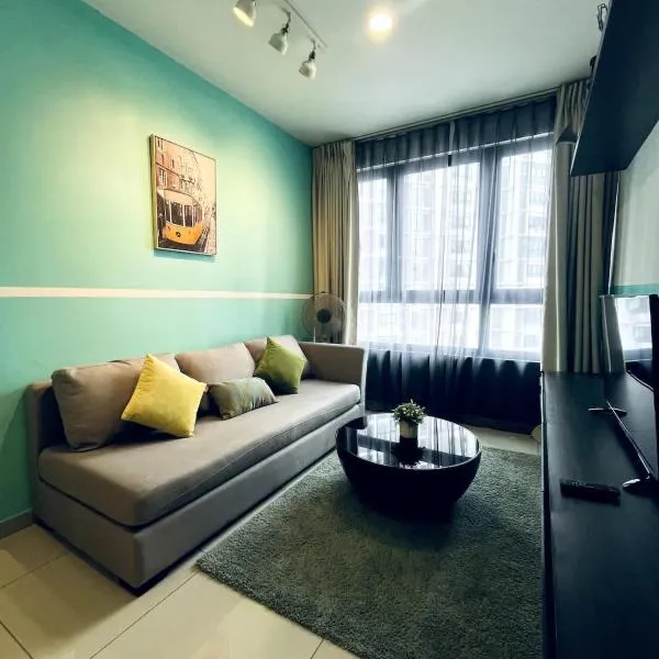 Snazzy Homes at i-City - WiFi TV Box 1 Carpark, hotel in Shah Alam