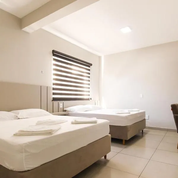 Lou Suítes - Suíte 03 com 2 camas de casal - Conforto para sua Família, hotel v destinaci Guarapuava
