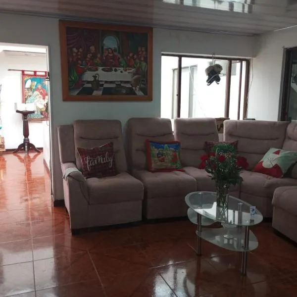 Habitación con baño privado cerca al aeropuerto, hotel in Bogotá