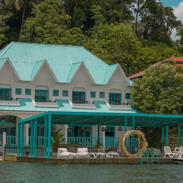 Adra Hostal Peten, hotel en Flores