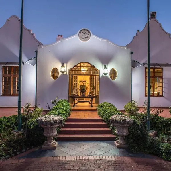 River Meadow Manor, מלון בסנטוריון