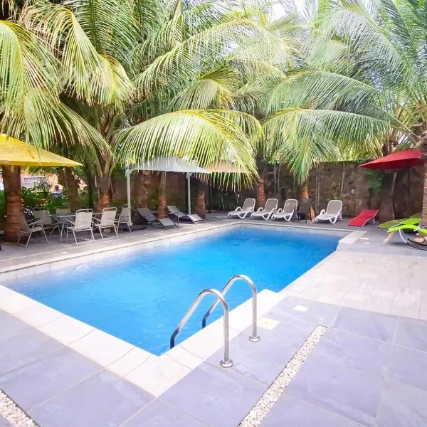 Casa Bianca, OSU, Premium Luxury, Breakfast, Pool & Gym, Restaurant, Beach 5mins, Airport 15mins, hotel en Accra