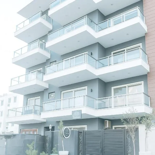 TIPSYY INN 003，位于古尔冈的酒店
