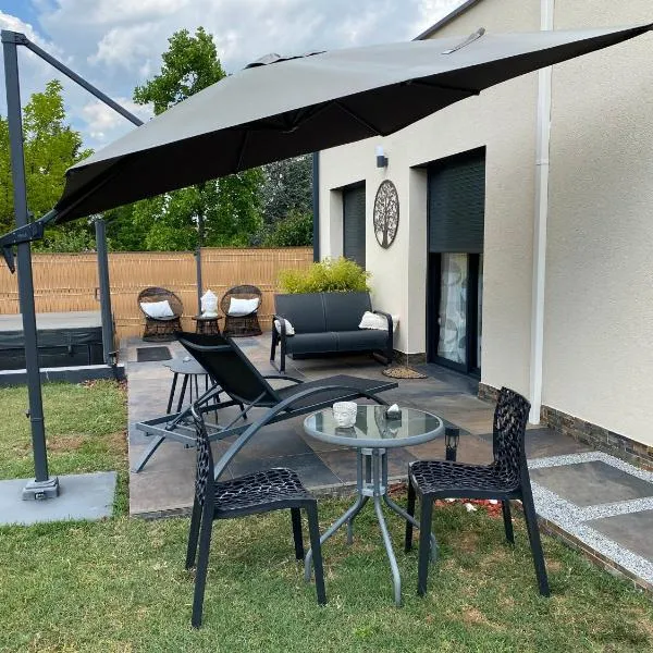 La Croisée Chambre d hôte avec sanitaires partagés, hotel in Guéreins